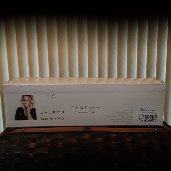 LC Lauren Conrad Polar Bear Salt/Pepper Shaker - Picture 4 of 6